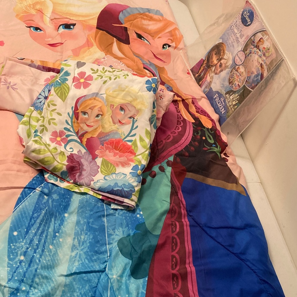Disney Frozen Anna & Elsa Girls Bedding Set - Pink, Blue, Teal